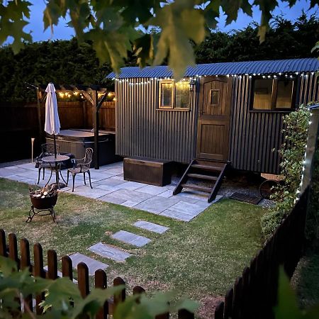 Shepherds Hut With Hot Tub 웰스 외부 사진